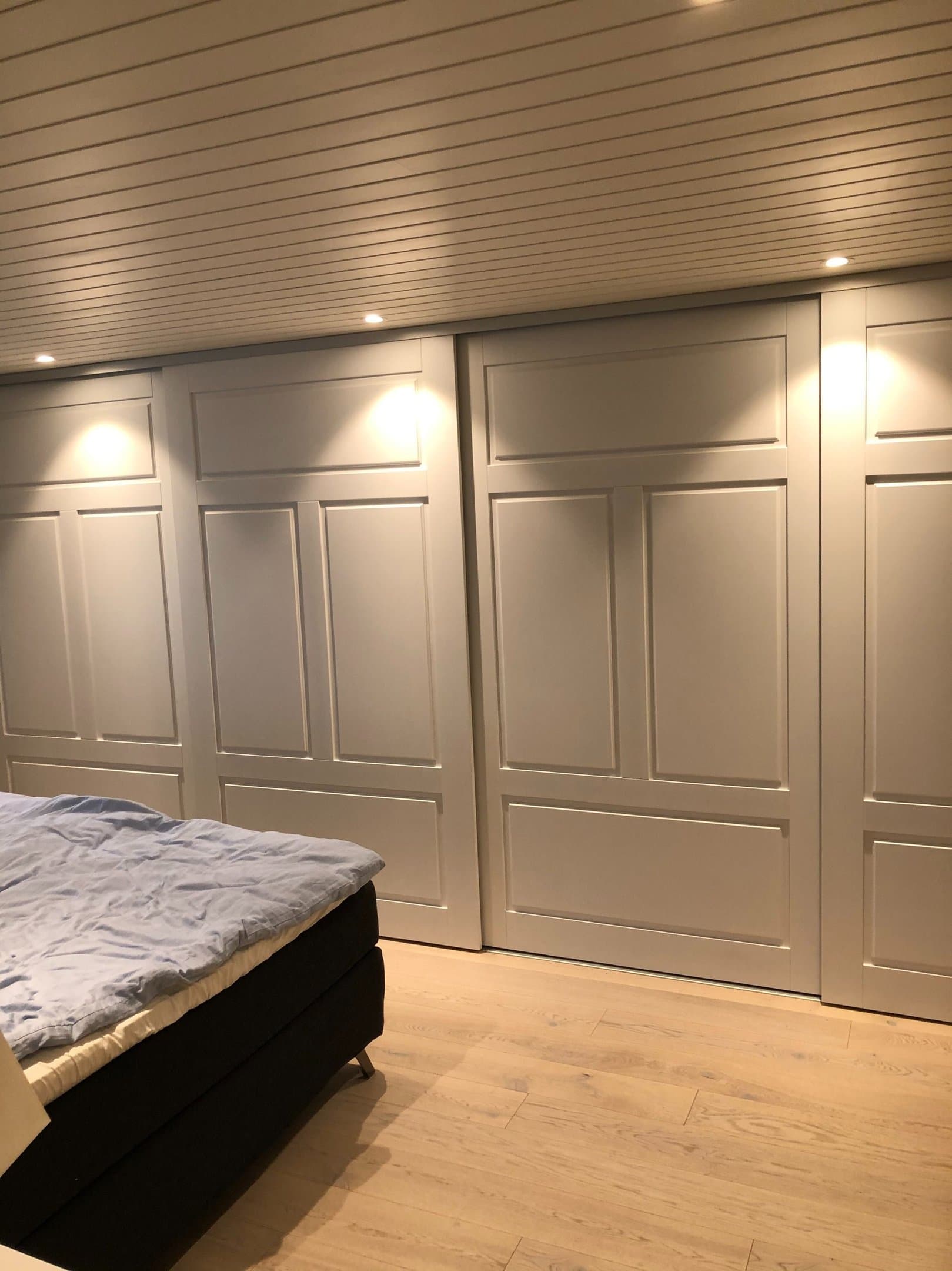 Garderobe med profilerte fronter
